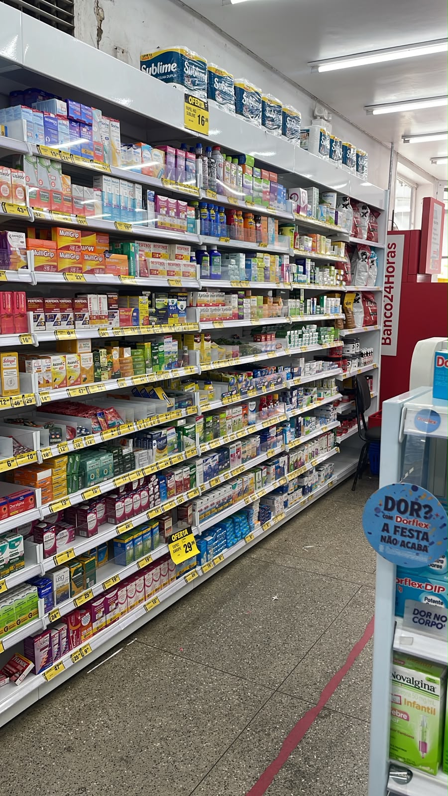 Prateleiras de medicamentos