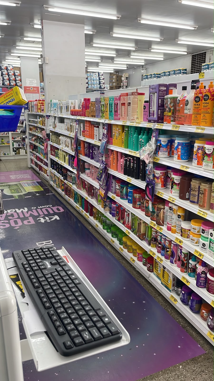 Corredor de perfumaria e cuidados pessoais da Drogatem